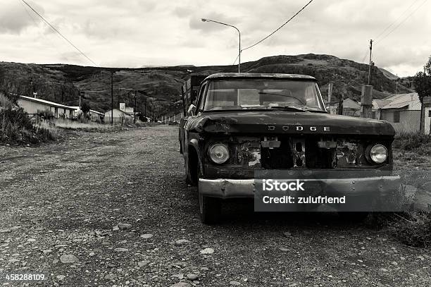 Coche Viejo Abandonado Foto de stock y más banco de imágenes de Abandonado - Abandonado, Aire libre, Argentina