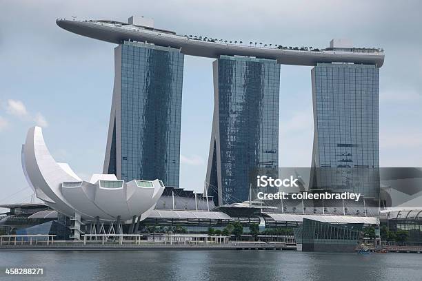 Marina Sands Hotel I Artscience Muzeum W Dzień - zdjęcia stockowe i więcej obrazów Architektura - Architektura, Bez ludzi, Dzień