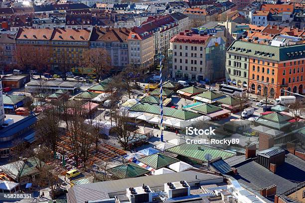 Vista Do Famoso Viktualienmarkt De Munique - Fotografias de stock e mais imagens de Alemanha - Alemanha, Alta Baviera, Ao Ar Livre