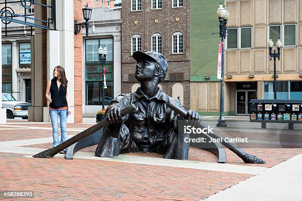 Foto de O Remador Escultura Em Knoxville Tennessee e mais fotos de stock de Knoxville - Knoxville, Tennessee, Centro da cidade