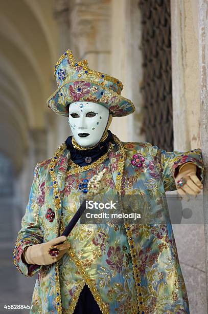 Disfraz De Venetian Asiste El Carnaval De Venecia Foto de stock y más banco de imágenes de Cara humana - Cara humana, Carnaval de Venecia, Cultura Italiana