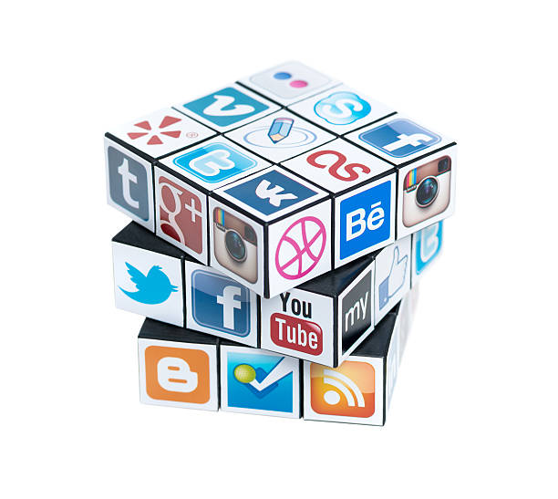 rubick de cube avec logos de médias sociaux - google plus photos photos et images de collection