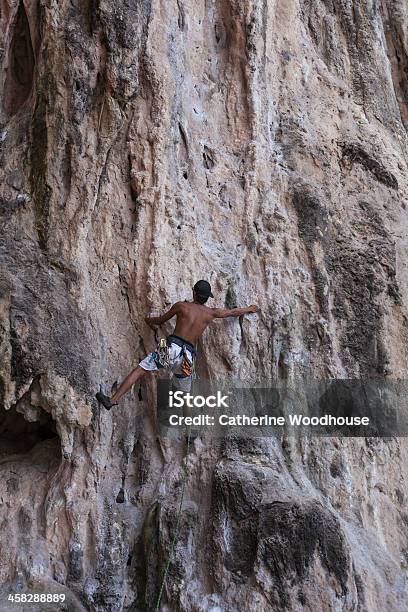 Foto de Escalada Em Rocha Tailândia e mais fotos de stock de 2011 - 2011, Adulto, Atividade