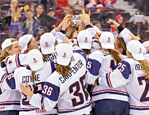 iihf 2013 여성용 아이스하키 세계 선수권 대회 - womens ice hockey 뉴스 사진 이미지