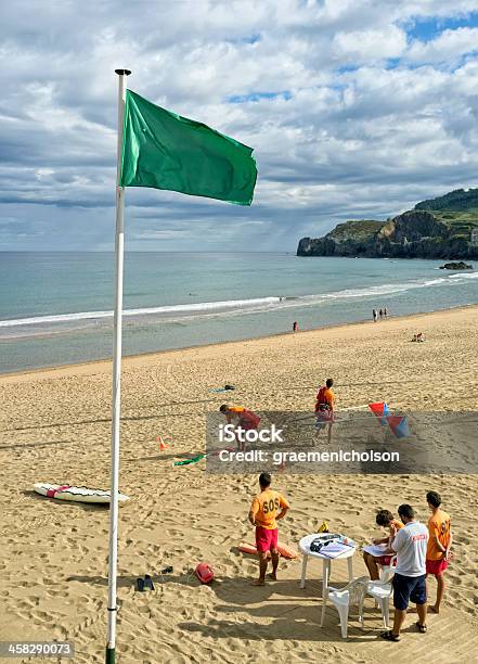 Lifeguards - zdjęcia stockowe i więcej obrazów Baskijska Wspólnota Autonomiczna - Baskijska Wspólnota Autonomiczna, Bezpieczeństwo, Bezpieczeństwo i higiena pracy