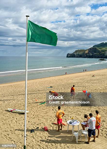 Lifeguards - Fotografias de stock e mais imagens de Adulto - Adulto, Adulto de idade mediana, Ao Ar Livre