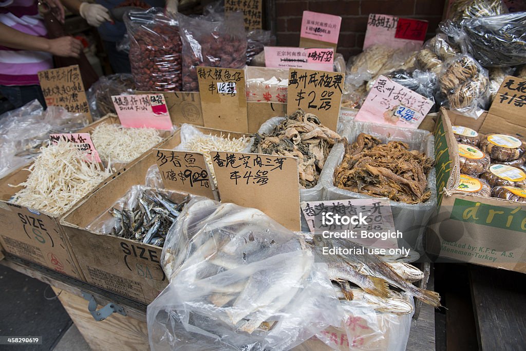 NYC mercado chinês de peixe salgado em Chinatown da Mott Street - Foto de stock de 2012 royalty-free