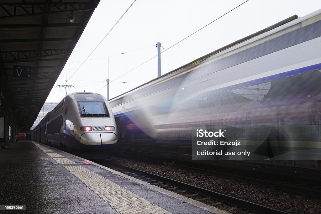 Salida del tren TGV - Foto de stock de TGV libre de derechos