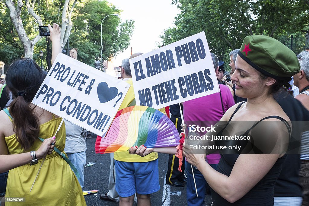 Les personnes participant à la Gay Pride de Madrid - Photo de Adulte libre de droits