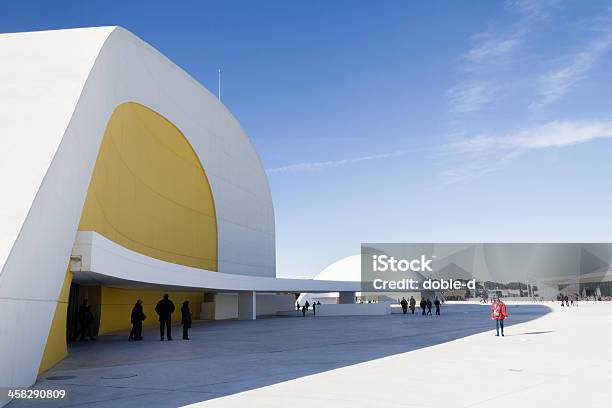 Photo libre de droit de Niemeyer Centre Culturel À Avilés En Espagne banque d'images et plus d'images libres de droit de Architecte - Architecte, Architecture, Asturies