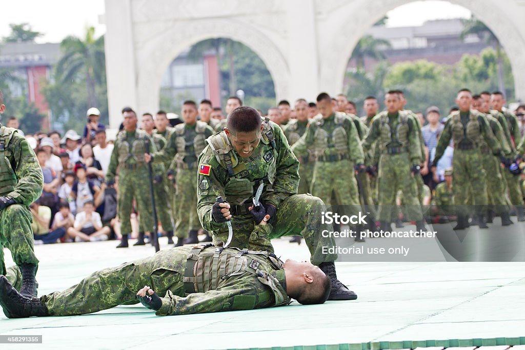 Tajwan specjalne siły zbrojne wyświetlić w chiang kai shek memori — - Zbiór zdjęć royalty-free (30-39 lat)