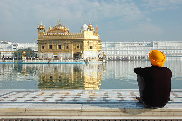 One of the prominent Sikh gurdwaras in Delhi, Gurdwara Bangla Sahib is known for its association with the eighth Sikh Guru, Guru Har Krishan, as well as the holy pond inside its complex. Gurdwara Bangla Sahib was originally a bungalow belonging to Raja Jai Singh. The gurdwara and its Sarovar are now a place of great reverence for Sikhs, and a place for special congregation on birth anniversary of Guru Har Krishan. And at night the temple is filled with lights.