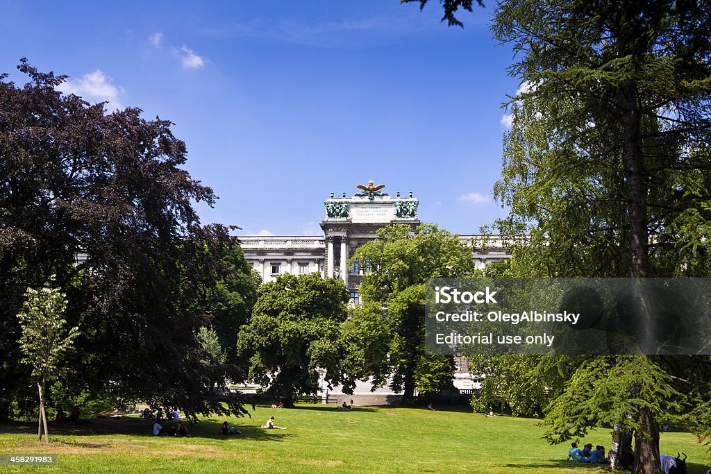 Burggarten avec en toile de fond, de Hofburg, à Vienne. - Photo de Arbre libre de droits