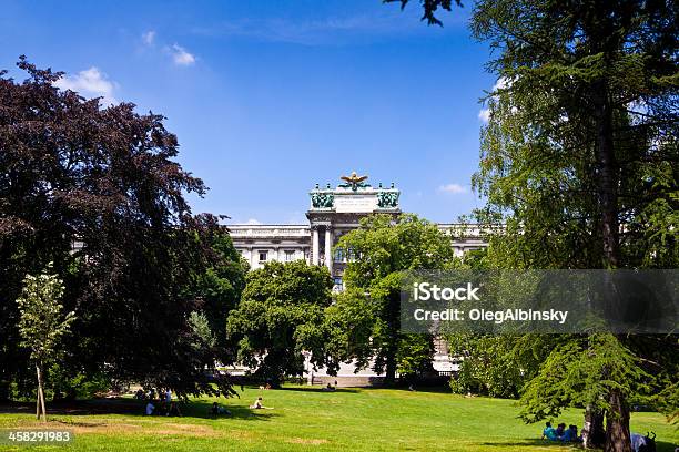 Burggarten Con Hofburg Sullo Sfondo Vienna - Fotografie stock e altre immagini di Albero - Albero, Ambientazione esterna, Architettura