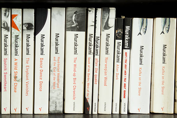 haruki murakami romans - titre de livre photos et images de collection