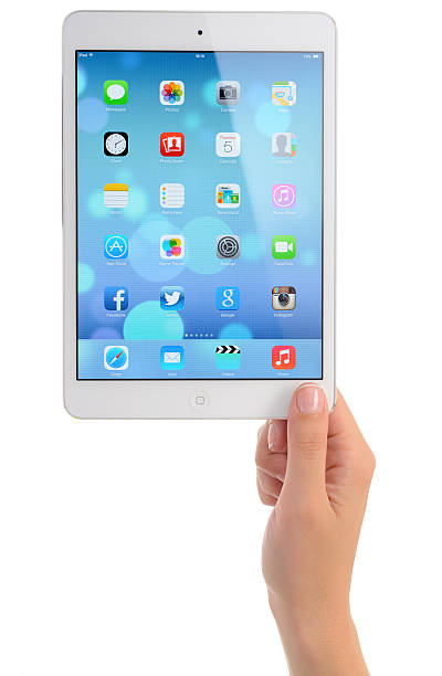 neue ios 7 bildschirm auf apple ipad-mini - computer network number 7 human hand digital tablet stock-fotos und bilder