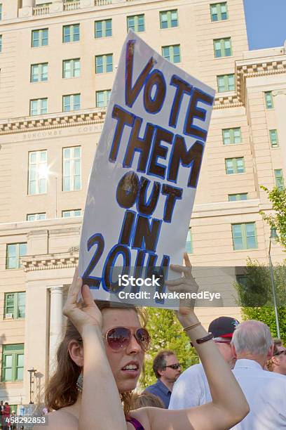 Photo libre de droit de Morale Lundi Vote Leur Panneau En 2014 banque d'images et plus d'images libres de droit de Adulte - Adulte, Asheville, Caroline du Nord - État américain