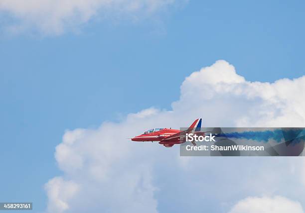 Red Arrows - Fotografie stock e altre immagini di Red Arrows - Red Arrows, Acrobatica aerea, Acrobazia