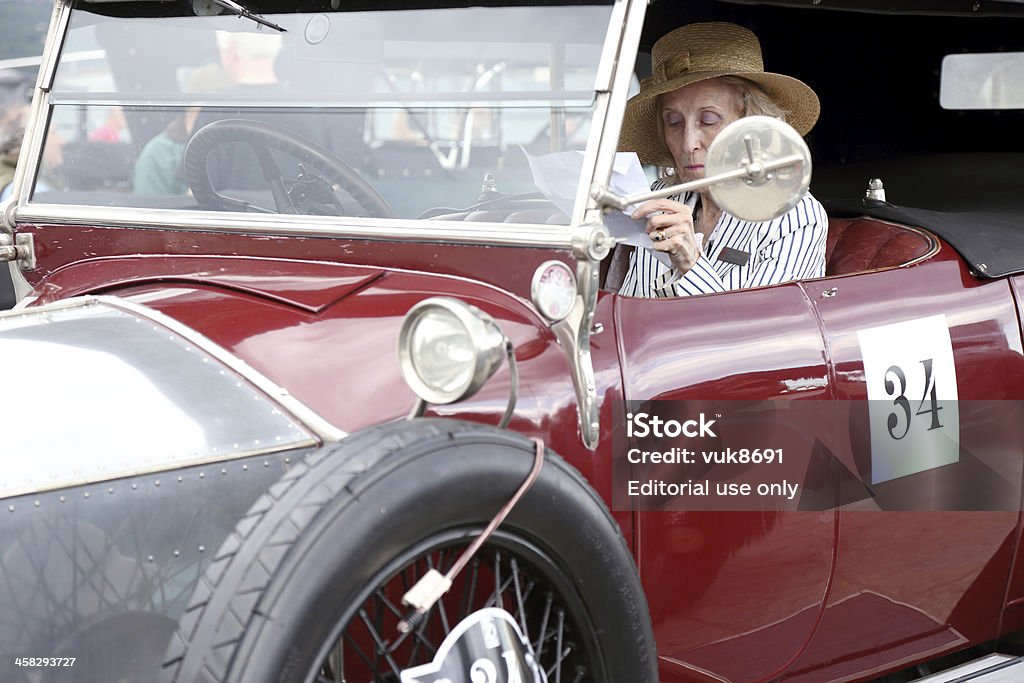 vintage vecchia signora in Rolls Royce - Foto stock royalty-free di Rolls Royce