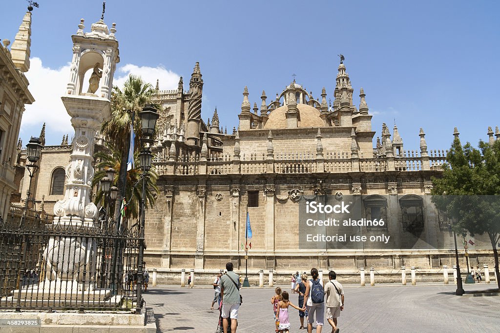 Cattedrale di Siviglia e La Giralda belltower - Foto stock royalty-free di Andalusia