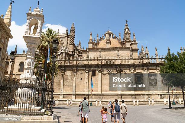 Cattedrale Di Siviglia E La Giralda Belltower - Fotografie stock e altre immagini di Andalusia - Andalusia, Architettura, Barocco