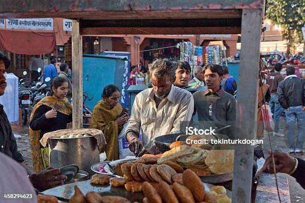 Osoba Gotować Potrawy Lokalne W Jaipur Indie - zdjęcia stockowe i więcej obrazów Fast Food - Fast Food, Fotografika, Horyzontalny