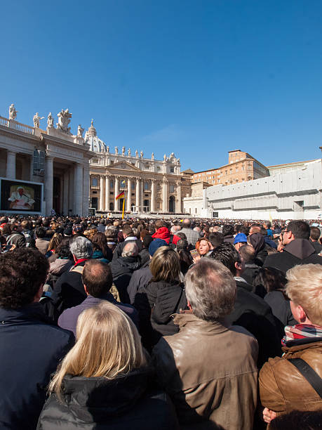 letzte papal publikum von papst benedikt xvi. - benedict xvi stock-fotos und bilder