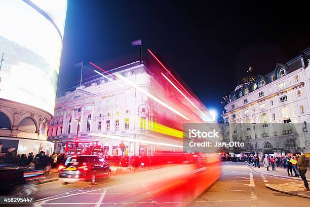 Piccadilly Circus Foto de stock y más banco de imágenes de Aire libre - Aire libre, Amanecer, Anochecer