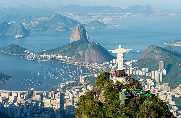 veduta aerea di rio de janeiro e luoghi - sugarloaf mountain immagine foto e immagini stock