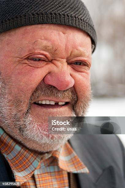 Bearded 선임 Turk 남자 루킹 유클리드의 카메라 2008년에 대한 스톡 사진 및 기타 이미지 - 2008년, 70-79세, 겨울