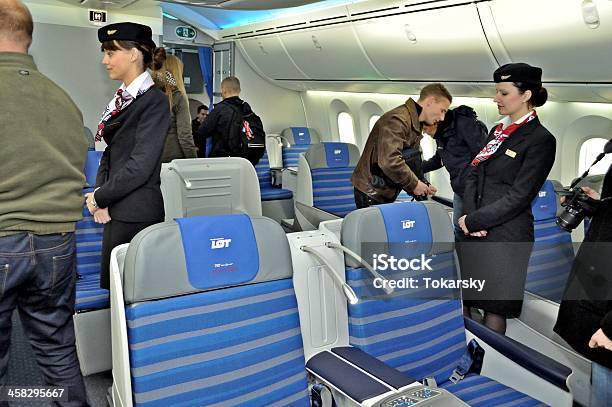 Boeing 787 Dreamliner - Fotografias de stock e mais imagens de Adulto - Adulto, Anfitrião, Assento de Veículo