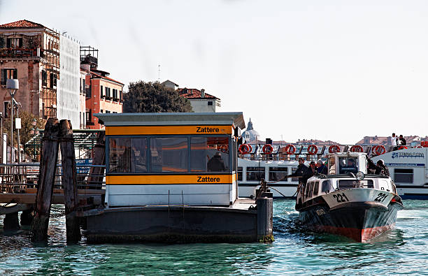 zattere vaporetto stazione - southern europe public transportation international landmark local landmark foto e immagini stock