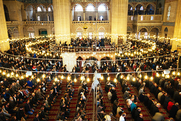 mosquée selimiye-prière islamique - vêtement religieux photos et images de collection