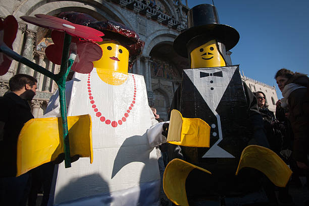 máscara de lego - costume stage costume sunlight carnival fotografías e imágenes de stock