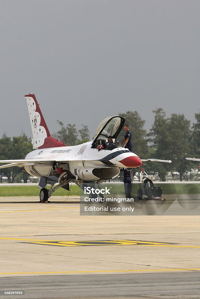 Thunderbirds de l'US Air Force se conçu pour décoller - Photo de Air Force Thunderbirds libre de droits