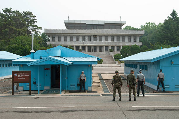 Soldados sul-coreanos na DMZ - fotografia de stock