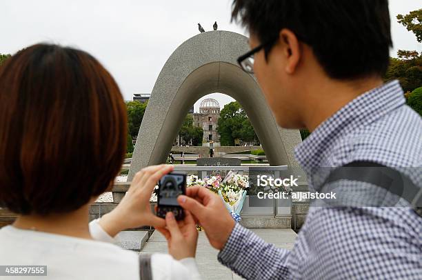 Bomba Atómica Cúpula Del Monumento A La Paz De Hiroshima Park Foto de stock y más banco de imágenes de Acontecimientos en las noticias