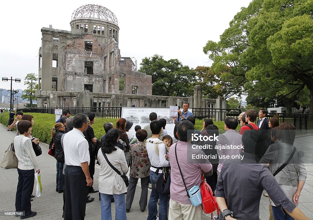 Bomba atómica cúpula del monumento a la paz de Hiroshima Park - Foto de stock de Agrietado libre de derechos