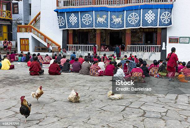 Foto de Carros Mosteiro Budista Tawang Arunachal Pradesh Índia e mais fotos de stock de Arunachal Pradesh