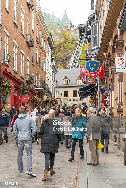 Rue Sous Le Fort Old Quebec City Street Stockfoto und mehr Bilder von Bahngleis - Bahngleis, Beengt, Editorial