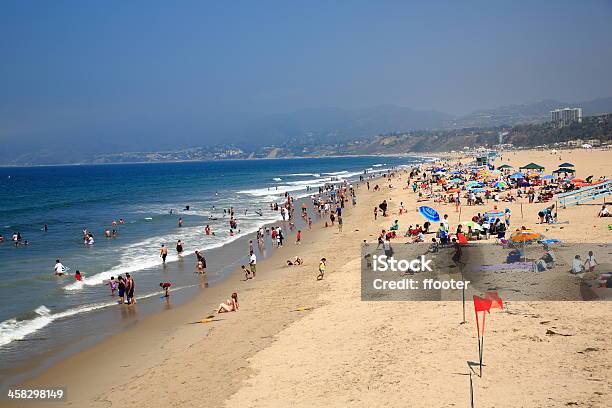 Santa Monica Beach - zdjęcia stockowe i więcej obrazów Dorosły - Dorosły, Fala - Woda, Fotografika