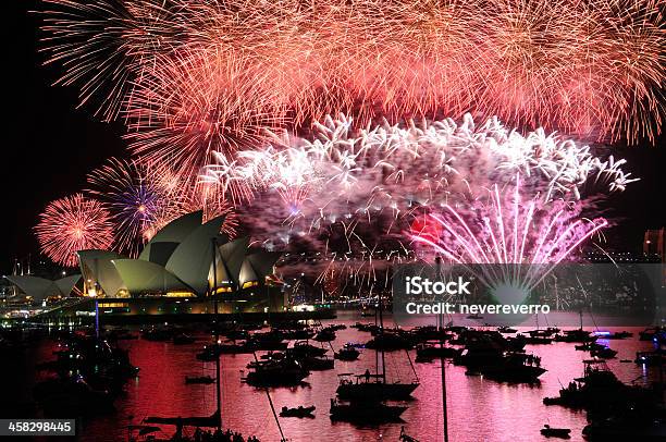 Capodanno Fuochi Dartificio A Sydney - Fotografie stock e altre immagini di Sydney - Sydney, Capodanno, Fuochi d'artificio
