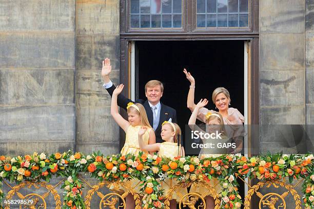 Dutch King Willemalexander With His Family Waving To The Public Stockfoto en meer beelden van Familie