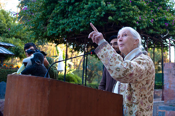 dr. jane goodall s'exprime à une conférence au népal - patan photos et images de collection