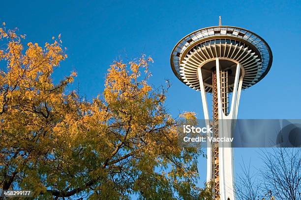 Lo Space Needle Di Seattle - Fotografie stock e altre immagini di Seattle - Seattle, Space Needle, Affari