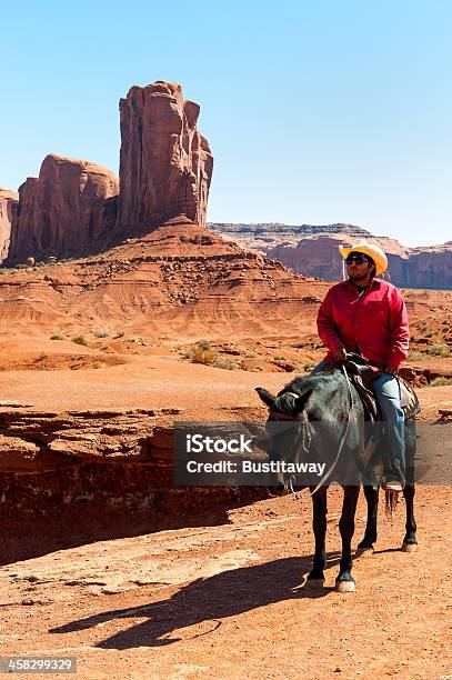 未確認の人の乗り物馬モニュメントヴァレー - Horizonのストックフォトや画像を多数ご用意 - Horizon, アメリカ合衆国, ウェスタン