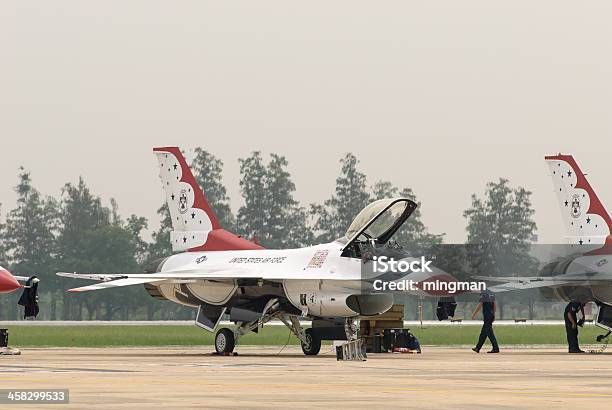 Usaf Thunderbirds 도출함 떠나라 위해 준비합니다 4가지 개체에 대한 스톡 사진 및 기타 이미지 - 4가지 개체, Airshow, F-16 파이팅 팰콘