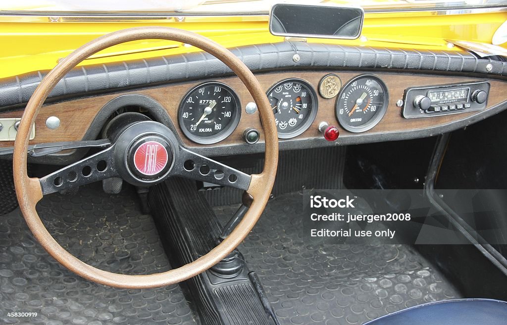 Dashboard della Fiat 850 - Foto stock royalty-free di 1950-1959