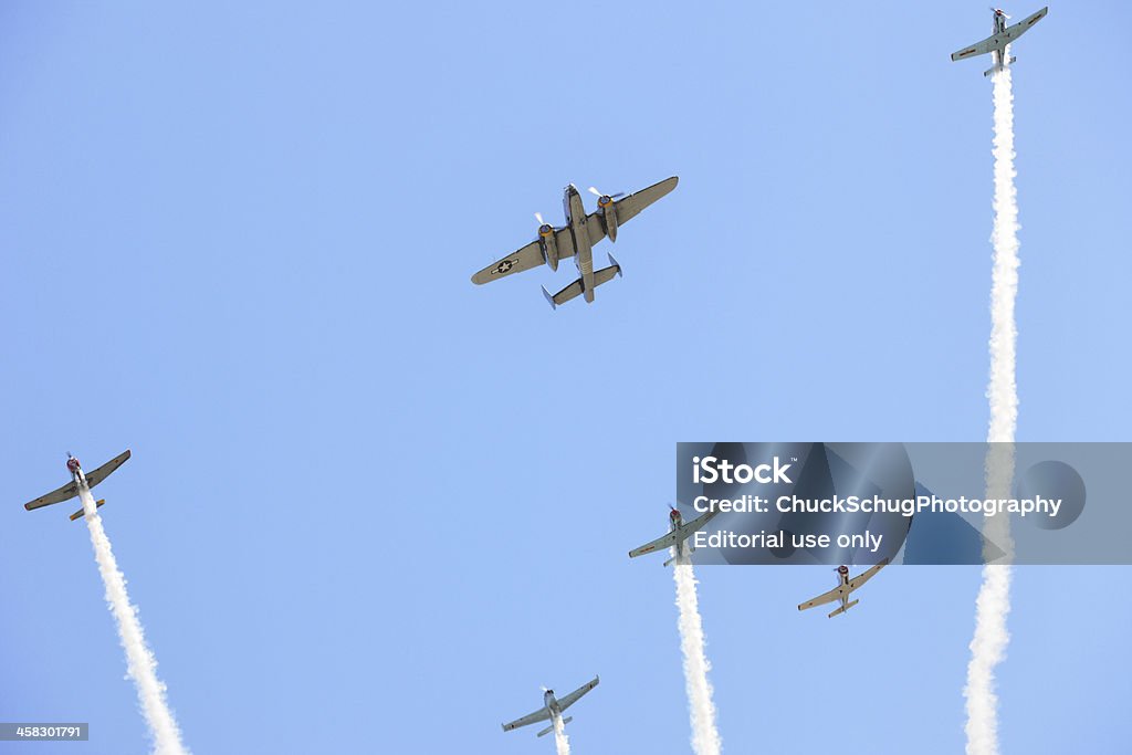 Avião Avião Bombardeiro Espetáculo Aéreo - Royalty-free Aeroporto Foto de stock