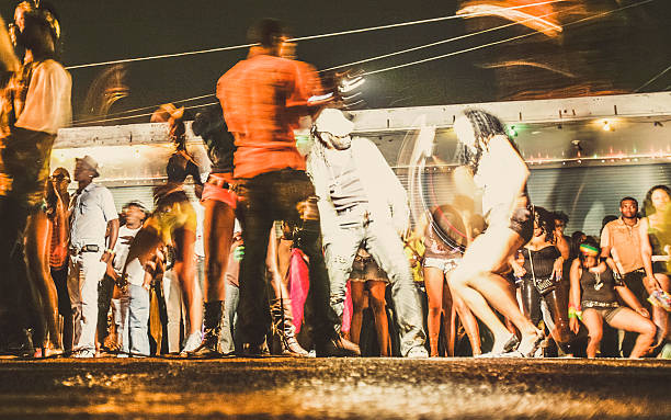 festa de rua no gueto. - jamaican culture imagens e fotografias de stock